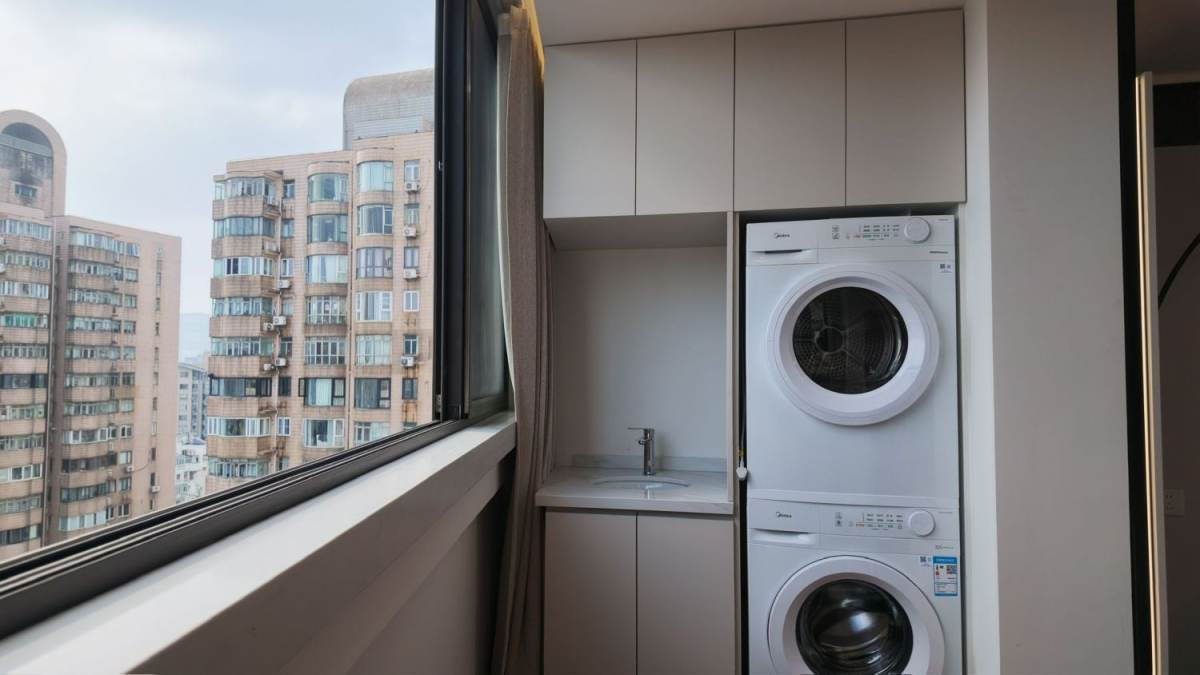 Housing image — Balcony