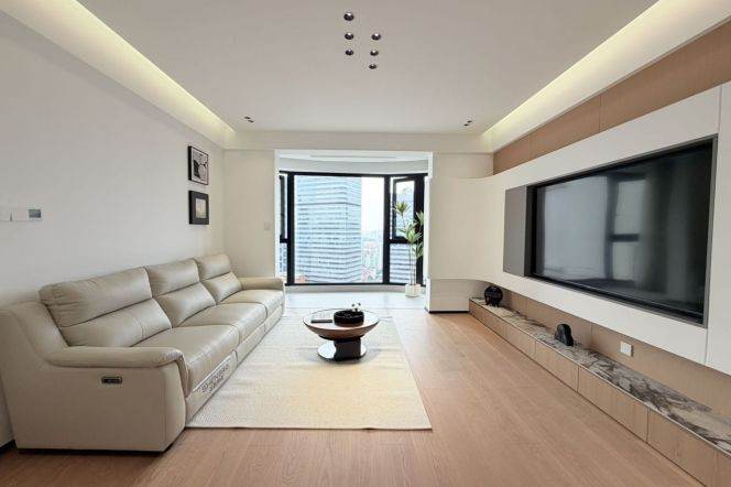 High-Floor 3BR Apartment near Zhongshan Park with Floor-to-Ceiling Windows (L2/L3/L4)