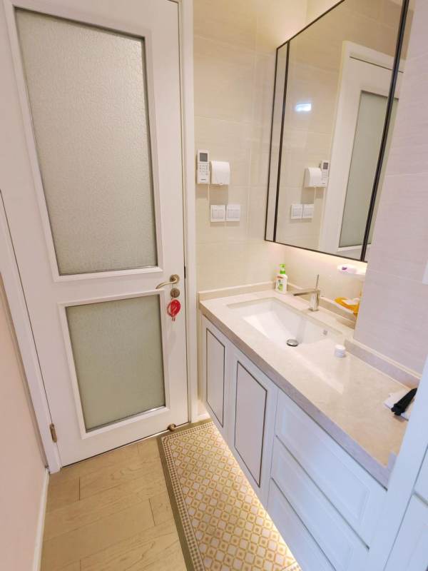 Housing image — Bathroom