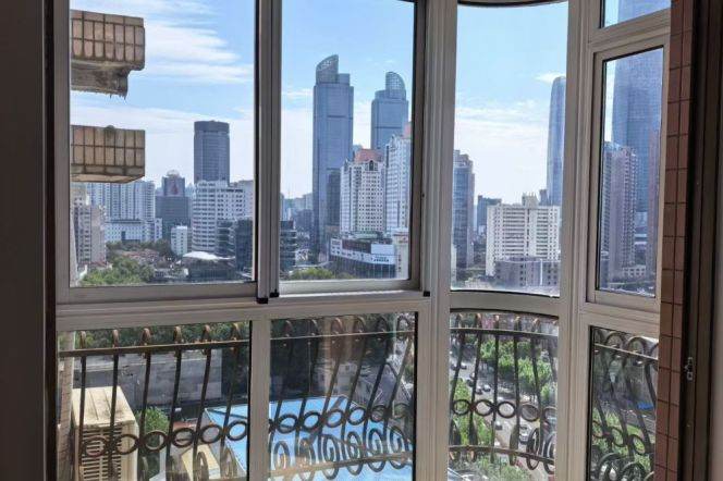 Spacious 2BR Apartment near Shanghai Jiao Tong University with Terrace (L10/L11)