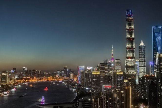 High-Floor 4BR Apartment near Shangcheng Rd Metro
