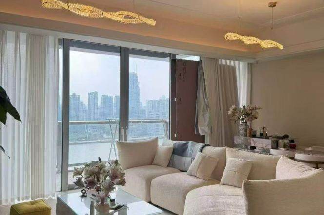 Spacious 2BR Apartment in Gubei with River View (L2/L15)