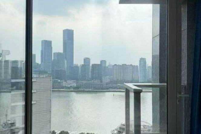 Spacious 2BR Apartment in Gubei with River View (L2/L15)