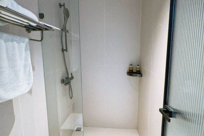 1BR Apartment in North Bund with Private Garden (L12)