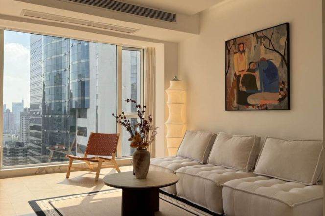High-Floor 2BR Apartment near Hanzhong Rd Metro (L1/L3/L4/L12/L13)