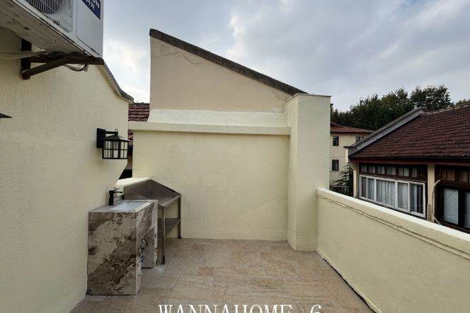 2BR Lane House in Old Xuhui with Terrace