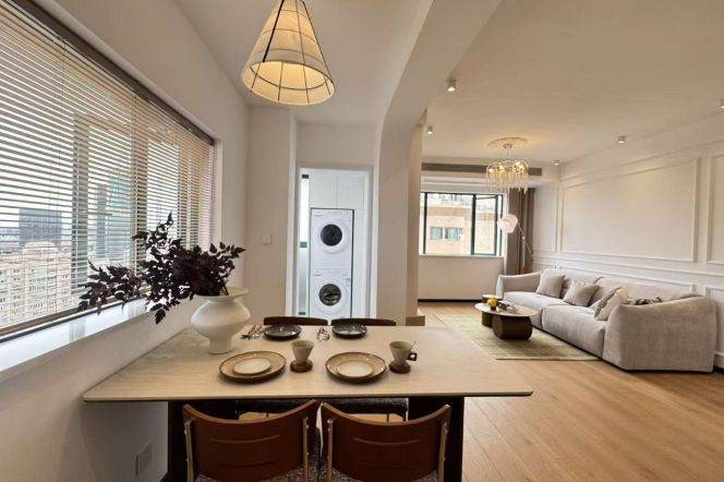 High-Floor Spacious 2BR Apartment in Hongqiao CBD (L12)