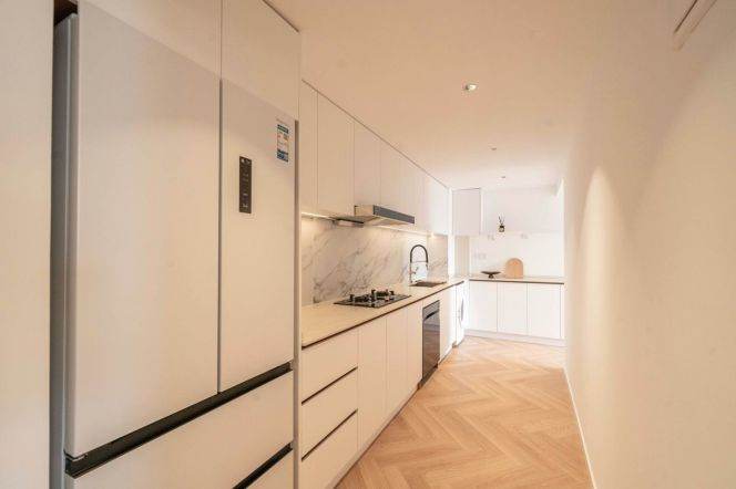 High-Floor Spacious 2BR Apartment near Lujiabang Rd Metro (L8/L9)