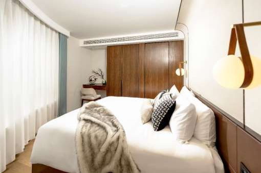 High-Floor 1BR Serviced Apartment near Jing'an Temple (L7)