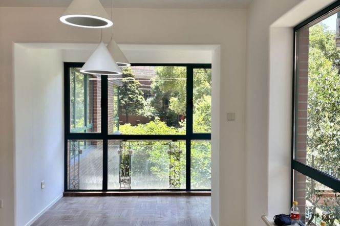 3BR Apartment near Jing'an Temple with Green View