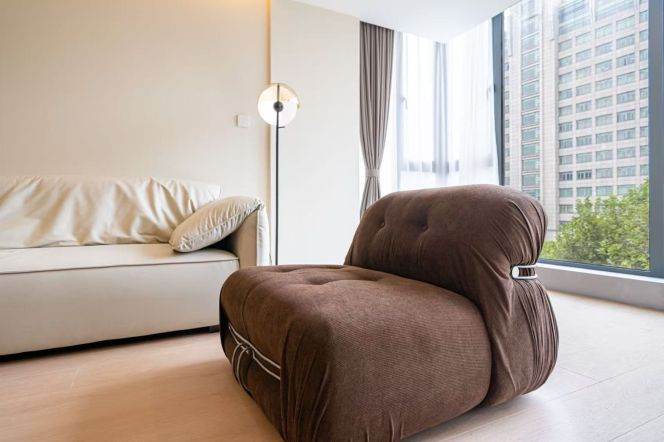 Spacious 2BR Apartment in Gubei (L10)