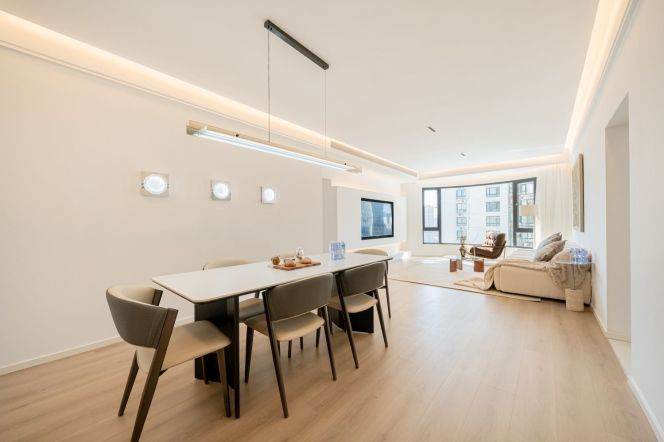 High-Floor Spacious 3BR Apartment in Xintiandi (L8/L10)