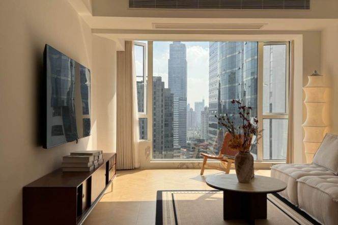 High-Floor 2BR Apartment near Hanzhong Rd Metro (L1/L3/L4/L12/L13)
