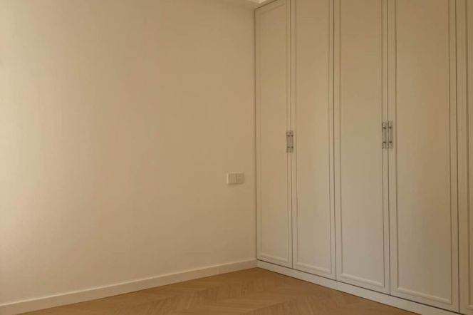 High-Floor 2BR Apartment near Hanzhong Rd Metro (L1/L3/L4/L12/L13)