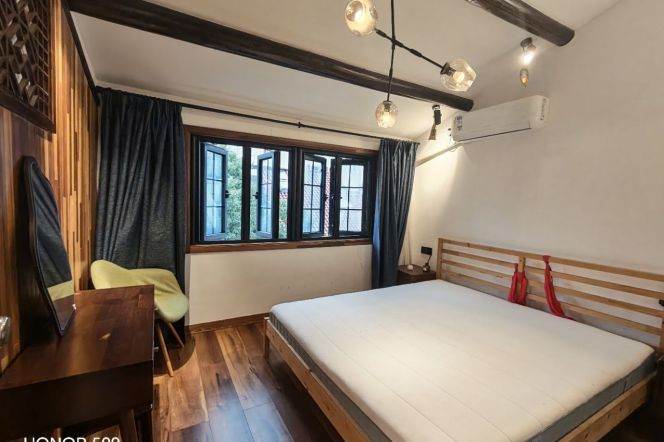2BR Lane House in Old Xuhui with Green View