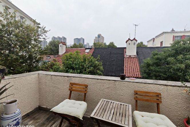2BR Lane House in Old Xuhui with Green View