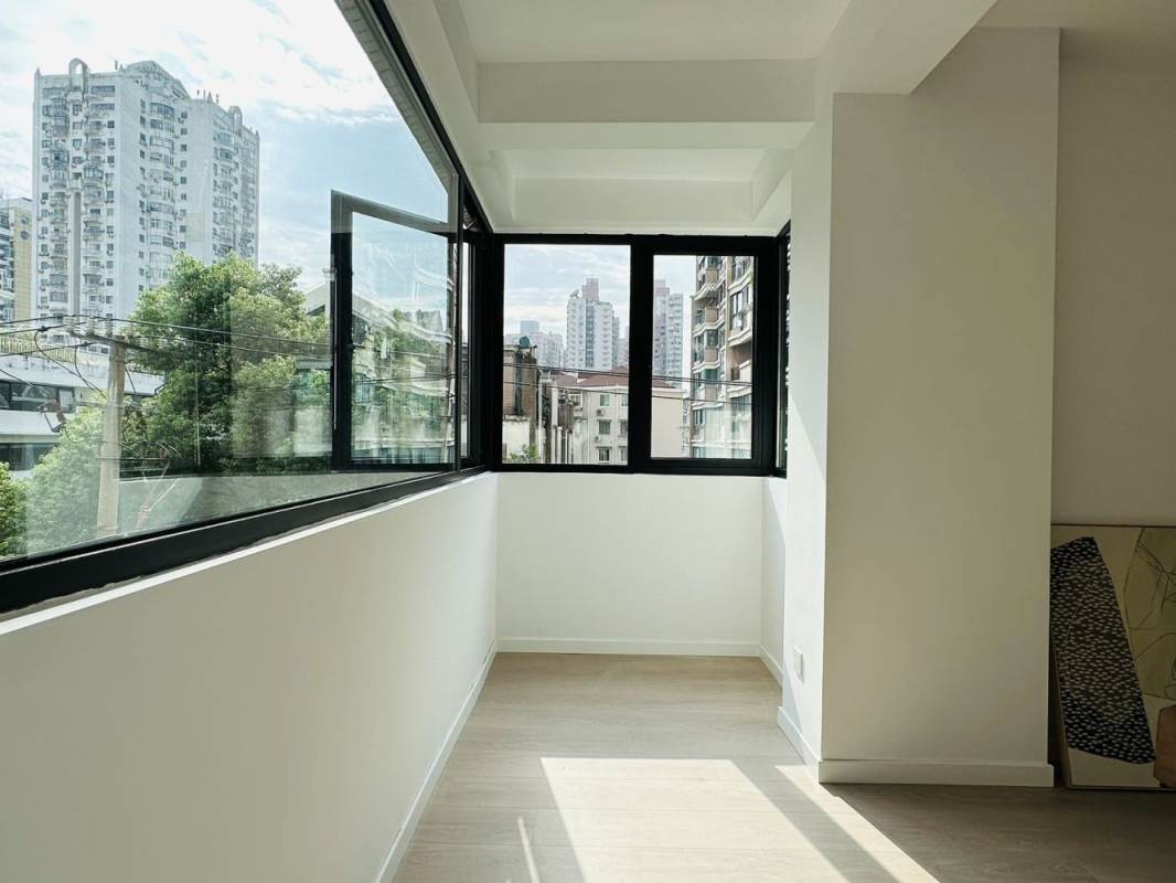 Housing image — Balcony