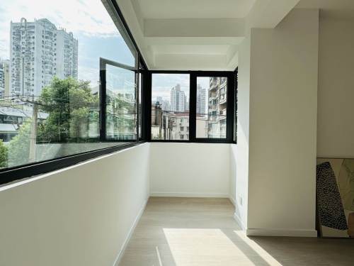 Housing image — Balcony