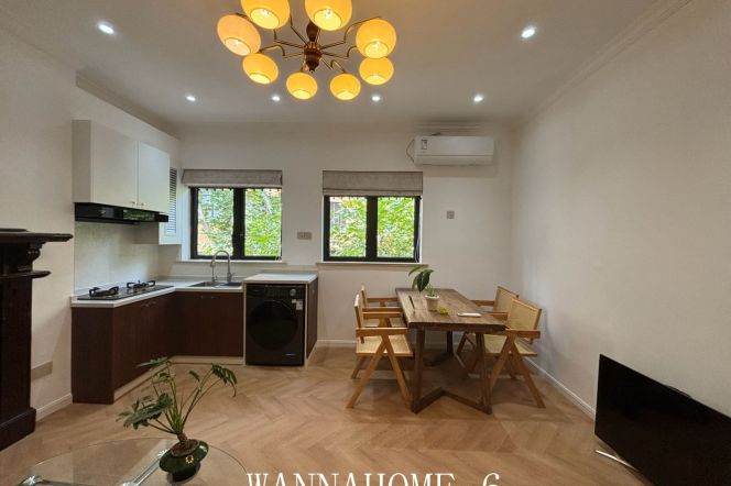 Spacious 1BR Lane House near South Shaanxi Rd Metro (L1/L10/L12)