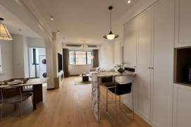 High-Floor Spacious 2BR Apartment in Hongqiao CBD (L12)