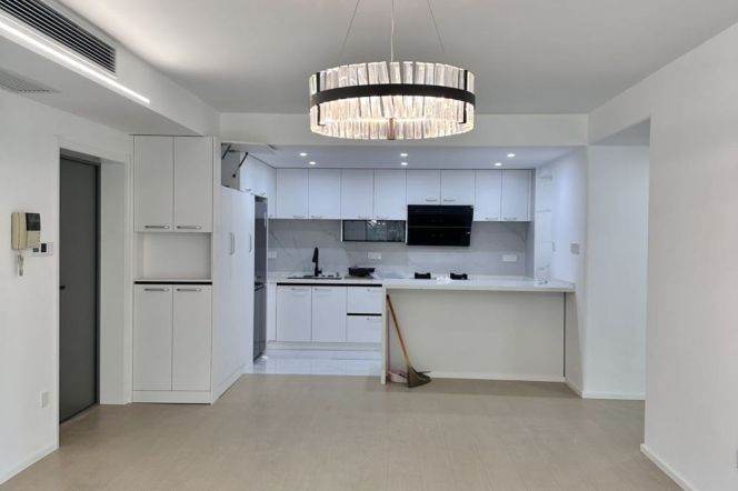 3BR Apartment near Jing'an Temple with Green View