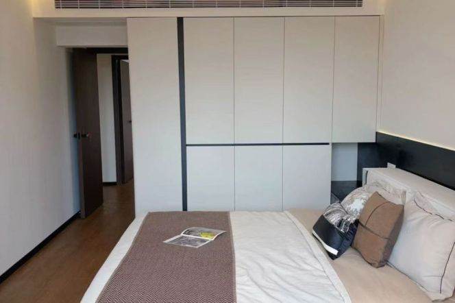 High-Floor Spacious 3BR Apartment near Jiaotong University Metro