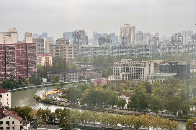High-Floor 2BR Apartment near Zhongshan Park (L11/L13)