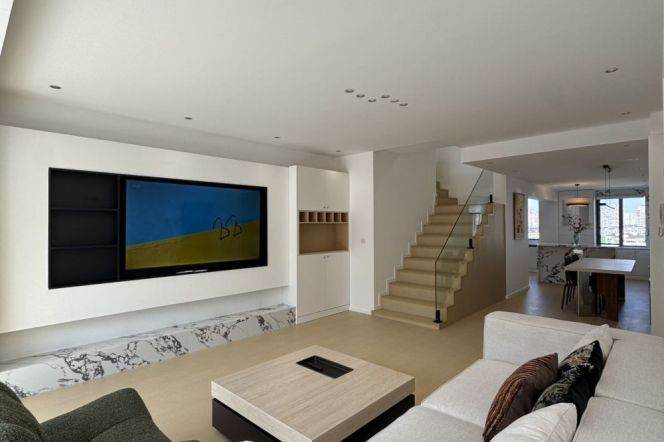 4BR Apartment near Maglev Train with Floor-to-Ceiling Windows