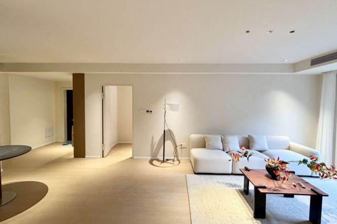 Spacious 2BR Apartment near Zhongshan Park (L2/L3/L4)