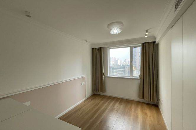 Spacious 2BR Apartment in Jing'an (L2/L11)