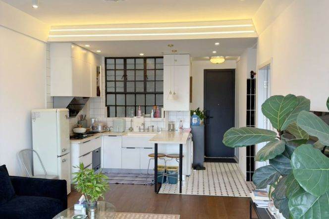 1BR Apartment near People's Square with River View (L10/L12)