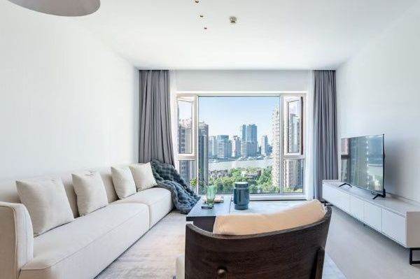 Spacious 2BR Apartment near Shangcheng Rd Metro
