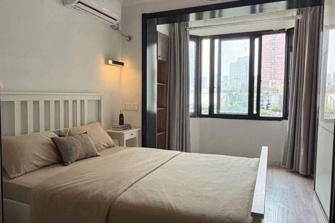 1BR Apartment near Jing'an Kerry Center (L2/L7/L14)