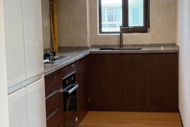 High-Floor Spacious 3BR Apartment near Jiaotong University Metro