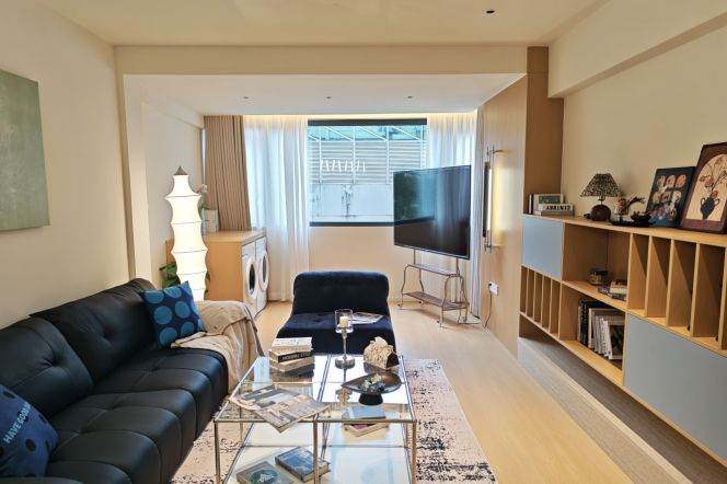 Spacious 1BR Apartment in Jing'an