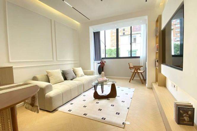 1BR Apartment in Jing'an (L7)