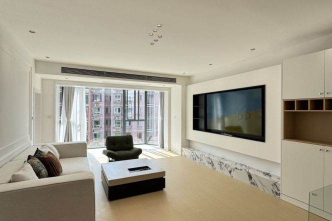 4BR Apartment near Maglev Train with Floor-to-Ceiling Windows