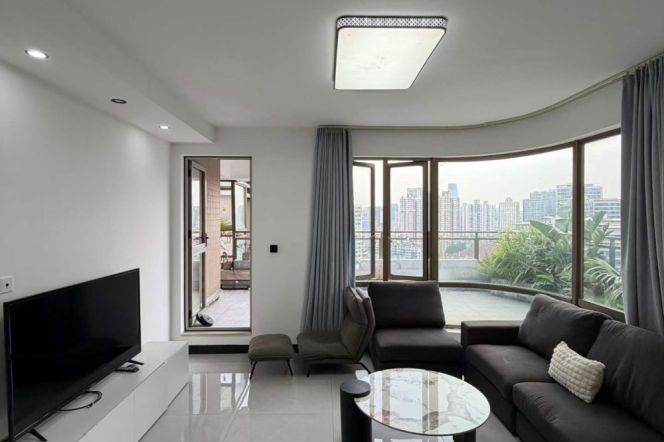 4BR Apartment in Jing'an with Green View (L13/L14)