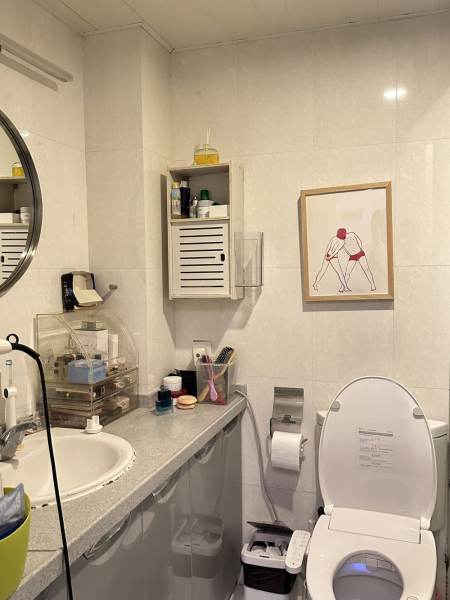 Housing image — Bathroom