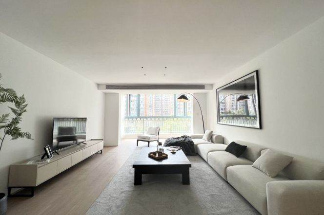 Spacious 3BR Apartment in Gubei (L10/L15)