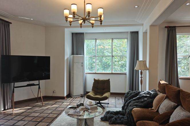2BR Apartment in Old Xuhui (L1/L7/L10)