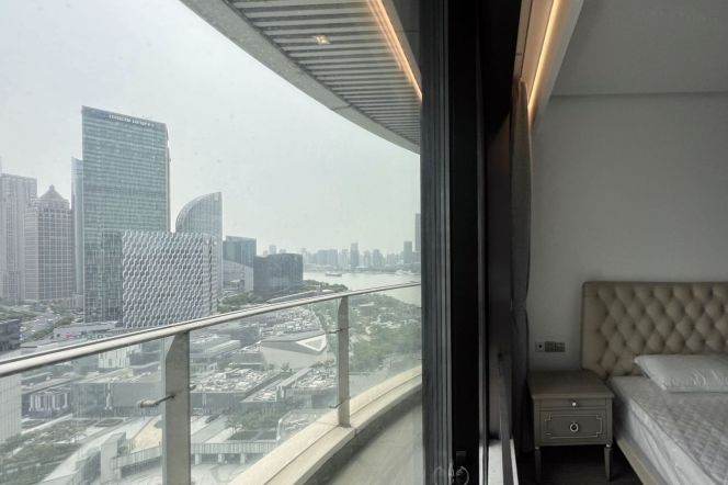 High-Floor Spacious 1BR Apartment near Pudong Avenue Metro