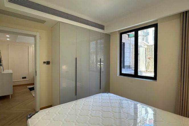 1BR Apartment in Xujiahui (L1/L9/L11)