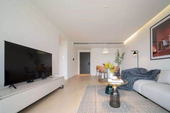 High-Floor 3BR Apartment near Shangcheng Rd Metro