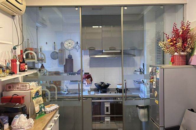 Spacious 1BR Apartment near Shanghai Dramatic Arts Centre with Green View