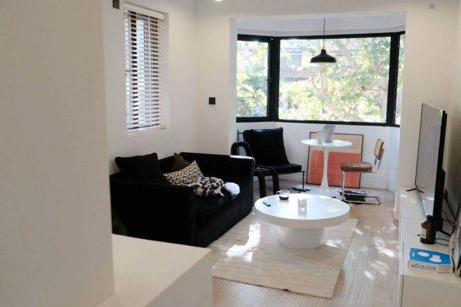 Spacious 1BR Apartment at Wuzhong Building (L1/L7/L10)