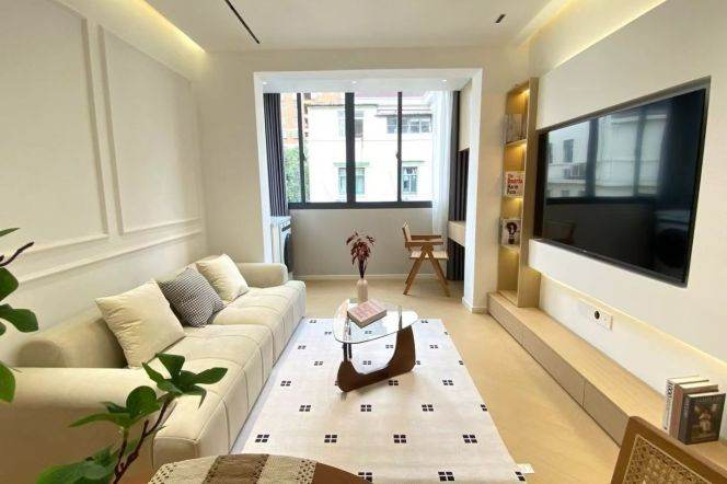 1BR Apartment in Jing'an (L7)