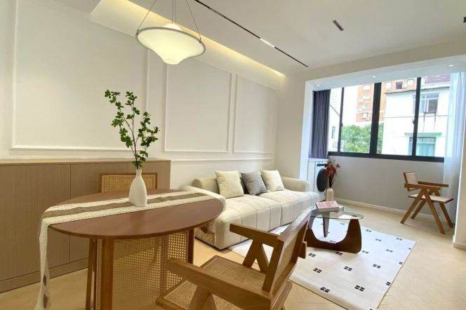 1BR Apartment in Jing'an (L7)