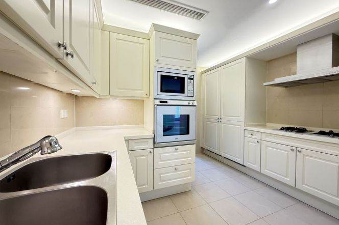 Spacious 3BR Apartment near Xintiandi Metro (L8/L10/L13)