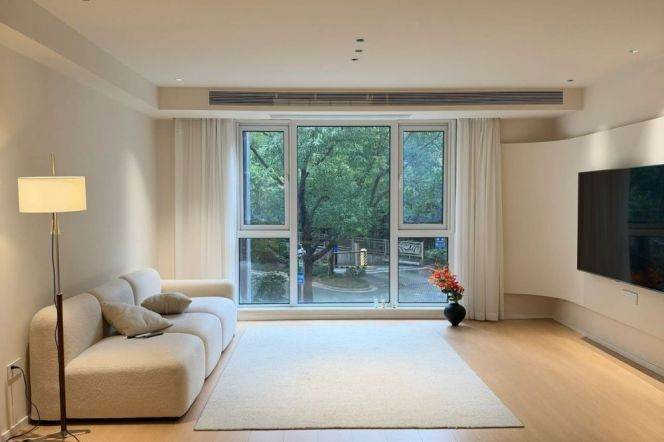 Spacious 2BR Apartment near Zhongshan Park (L2/L3/L4)
